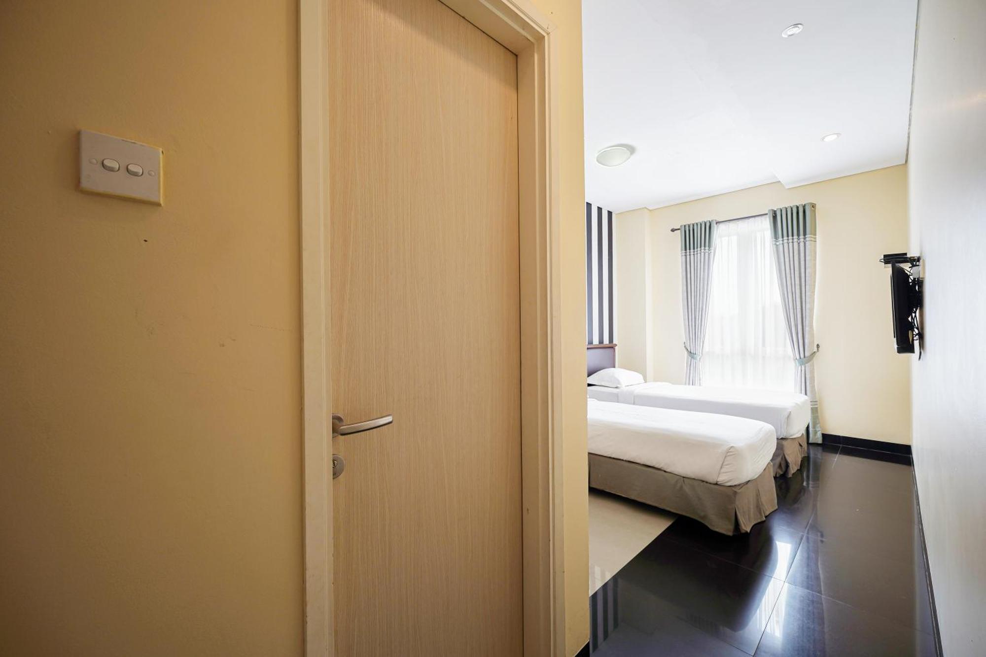 Hotel Multi 88 Syariah Yakarta Exterior foto